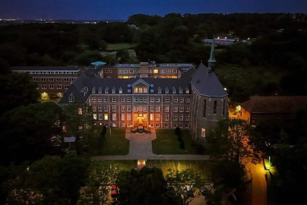 SEPHS Hotel