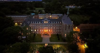 SEPHS Hotel