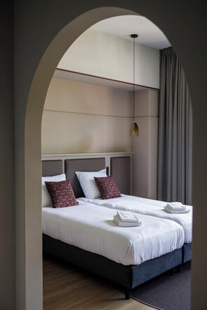 Deluxe Twin Room, 2 Twin Beds | Premium bedding, memory foam beds, soundproofing, free WiFi - SEPHS Hotel (Sittard)