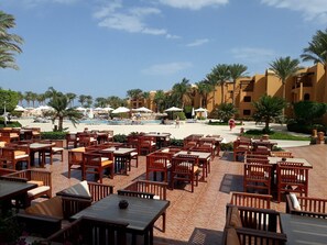 Outdoor dining - Romantic chalet in 5 star hotel for relaxation and summer vibe (Hurghada)