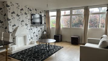 Basic Suite | 2 bedrooms, laptop workspace, free WiFi, bed sheets