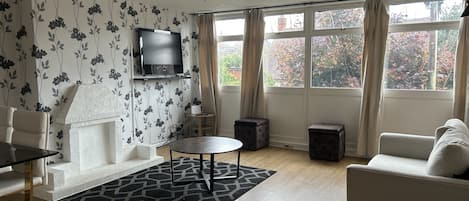 2 habitaciones, espacio para trabajar con laptop y wifi gratis