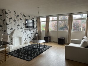 Basic Suite | 2 bedrooms, laptop workspace, free WiFi, bed sheets