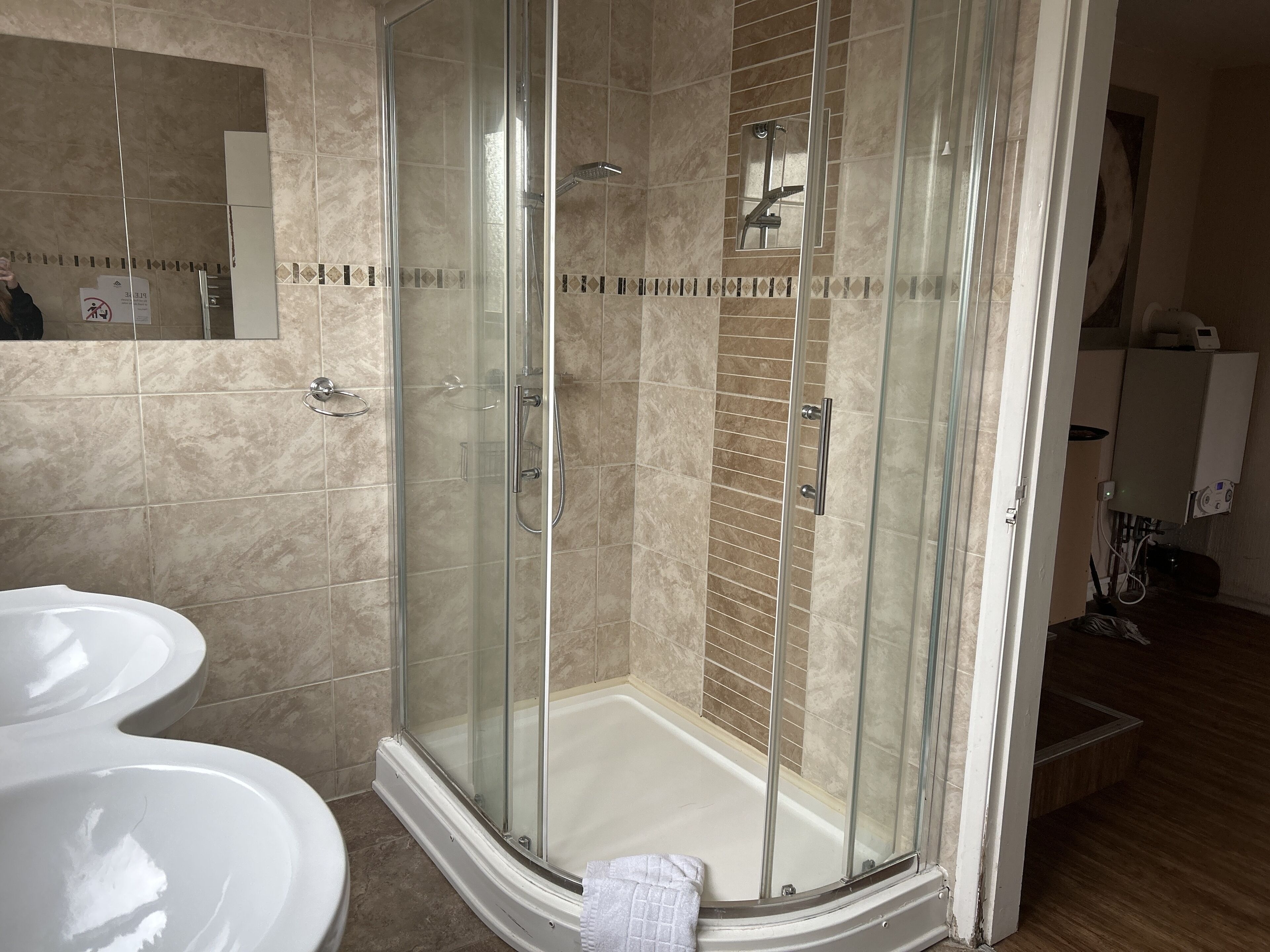 Basic Suite | Bathroom