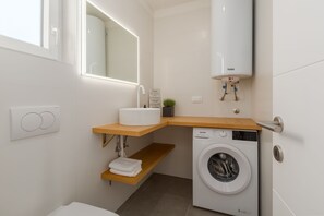 Dusche, Haartrockner, Bidet, Handtücher