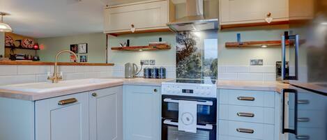 Fridge, microwave, oven, coffee/tea maker