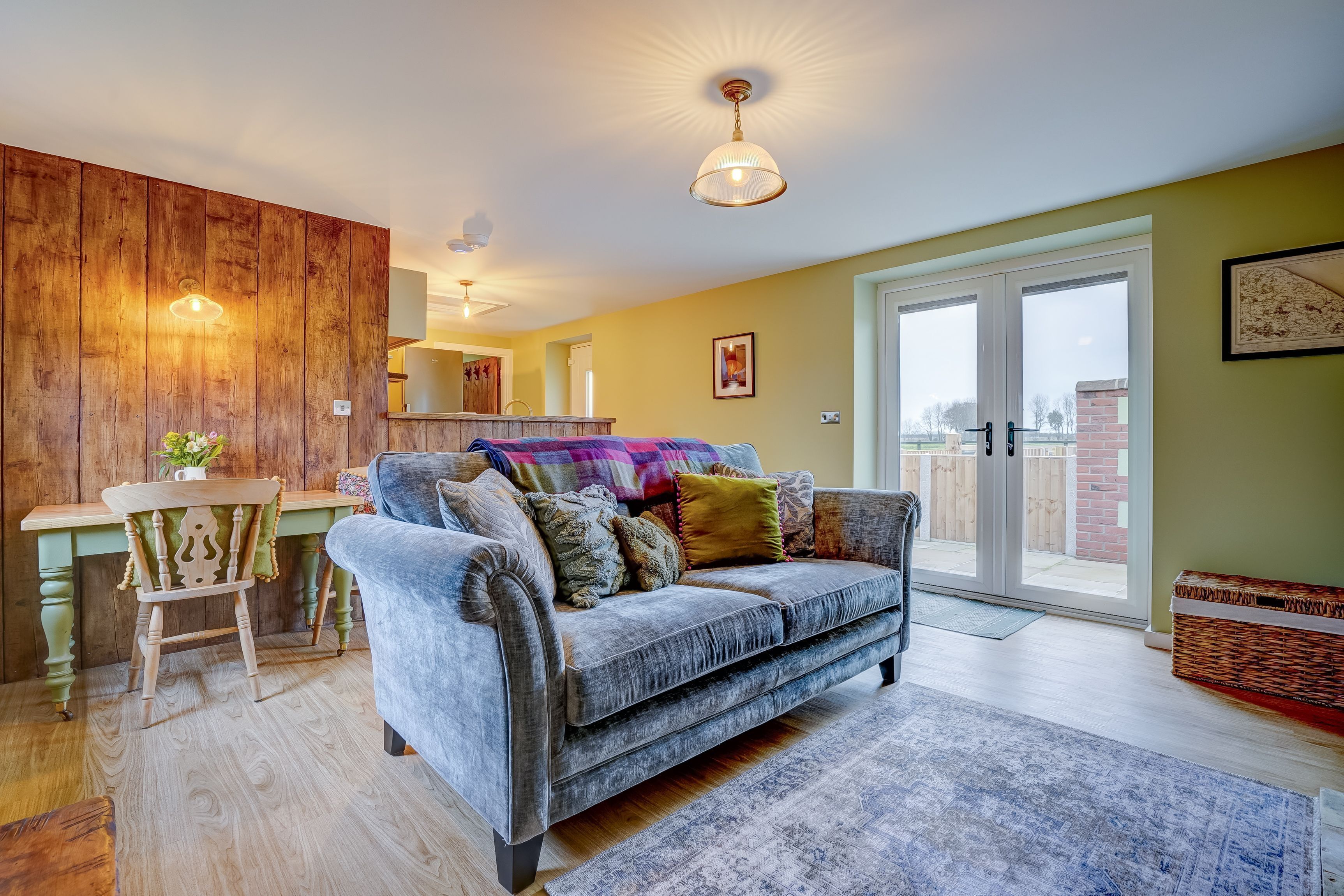 TV connectée, cheminée, espaces bureaux