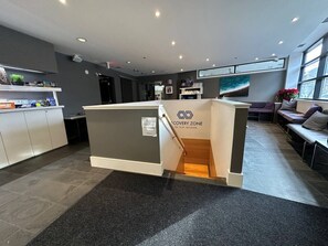 Lobby - Aurora Suite with Indoor Pool / Hot tub / Parking (Canmore)