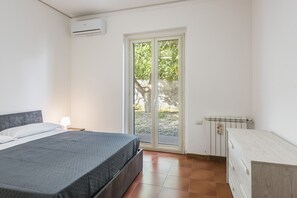 1 chambre, fer et planche Ă repasser, Wi-Fi gratuit, draps fournis