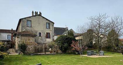 Apartment 4 a lovely 2 bed flat with garden and parking.