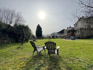 Property grounds - Apartment 4 a lovely 2 bed flat with garden and parking. (Le Dorat)