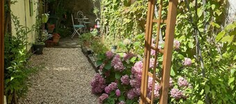 Apartment 4 a lovely 2 bed flat with garden and parking.