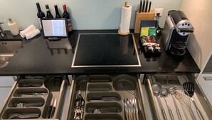 Private kitchen - Paradeplatz / In Gassen Apartment by Airhome (Zürich)
