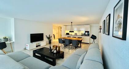 Paradeplatz / In Gassen Apartment by Airhome