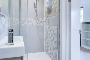 Asciugamani, sapone, carta igienica
