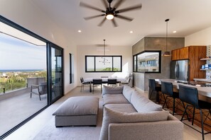 TV, printers - New 3-bedroom Home - Pool & jacuzzi - 10 minute walk to South beach (La Ventana)