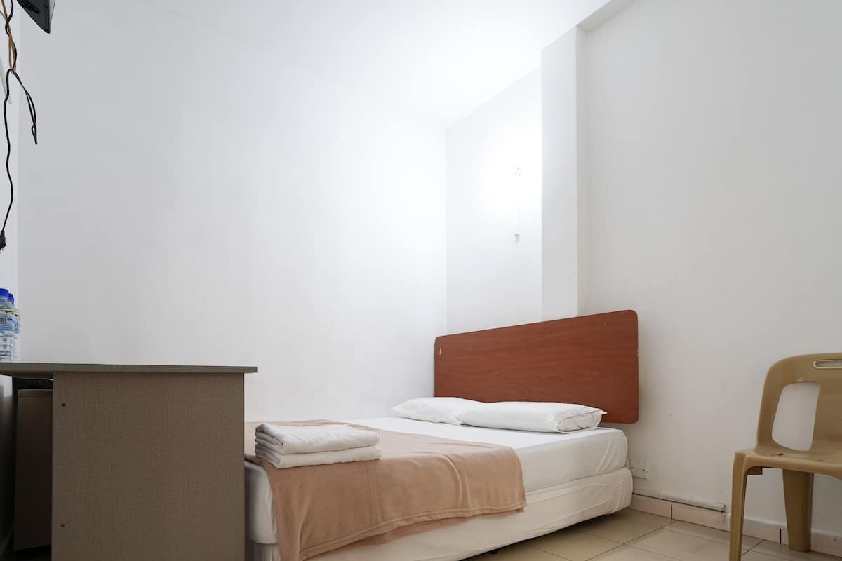 Standard Tek Büyük Yataklı Oda | Masa, ücretsiz kablosuz İnternet, çarşaf takımı