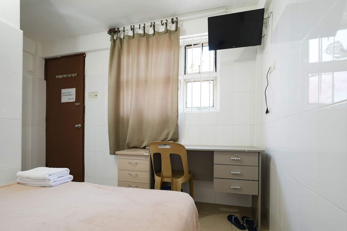 Deluxe Tek Büyük Yataklı Oda | Masa, ücretsiz kablosuz İnternet, çarşaf takımı