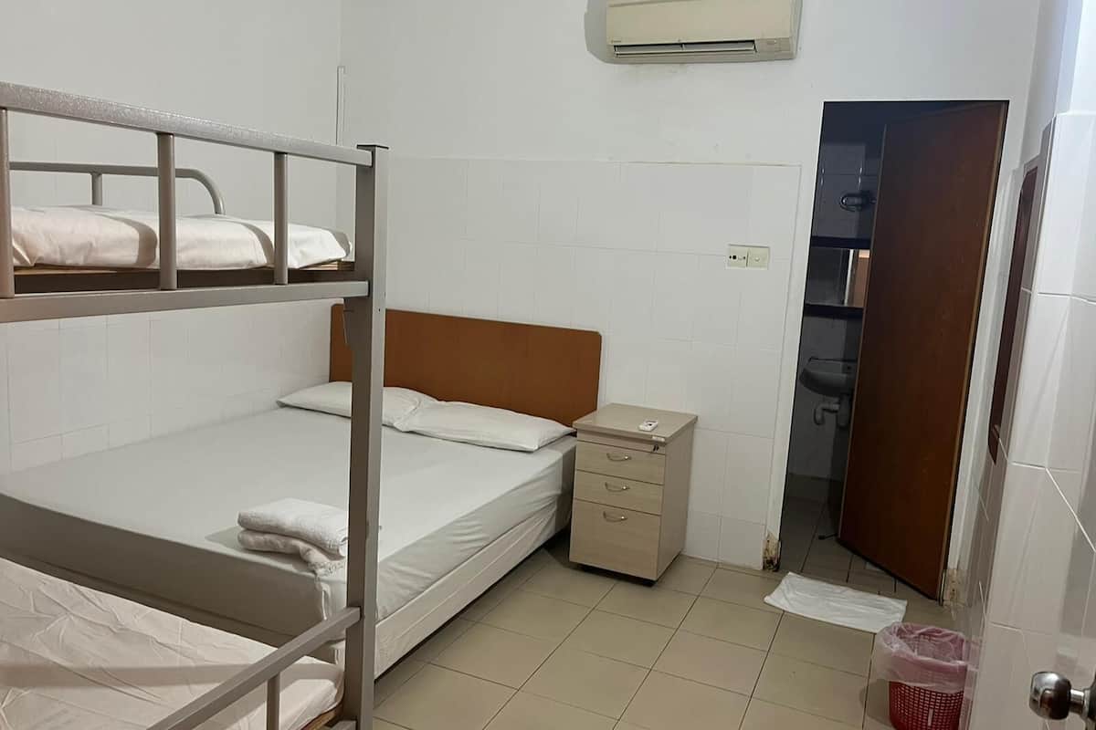 Family Dört Kişilik Oda | Masa, ücretsiz kablosuz İnternet, çarşaf takımı