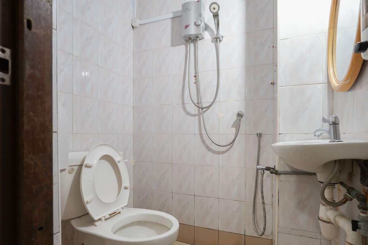 Superior Tek Büyük Yataklı Oda | Banyo | Duş, havlu