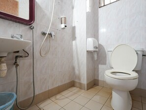 Bathroom - Amrise Hotel 12 (Singapore)