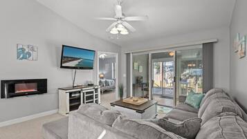 Televisie en een open haard