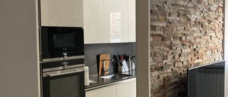 Mikrowelle, Ofen, Herdplatte, Geschirrspüler