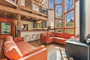 Televisión y chimenea 