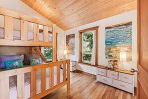 4 bedrooms, Internet, bed sheets