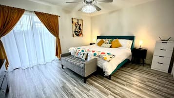 1 habitación, tabla de planchar con plancha, wifi gratis y ropa de cama