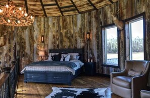 2 bedrooms, iron/ironing board, free WiFi, bed sheets - Luxury Farm Bin Oasis. Exquisite. One of a kind. (Rocky Point)