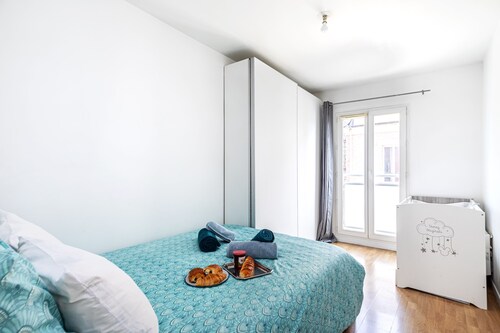 Paris à 10mn + Parking privé Gratuit - Cosy & Spacieux. Métro 3mn Ligne 14 et 13