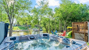 Bain à remous extérieur