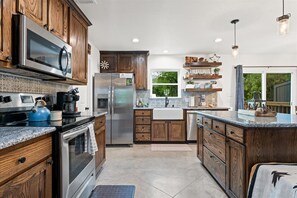 Refrigerador, microondas, horno, placa de cocina