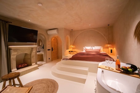 尊荣套房 | 高档床上用品、迷你吧、特色装修、遮光窗帘