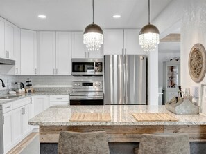 Kühlschrank, Mikrowelle, Ofen, Geschirrsp üler