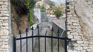 Enceinte de lâhĂ©bergement