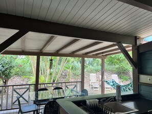 屋外ダイニングエリア