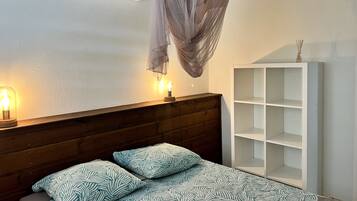 2 makuuhuonetta, silitysrauta/-lauta, vauvan matkasänky, ilmainen Wi-Fi