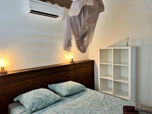 2 bedrooms, iron/ironing board, travel cot, free WiFi