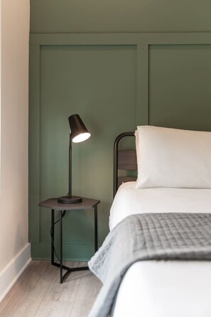 2 室のベッドルーム、デスク、アイロン / アイロン台、旅行用ベビーベッド