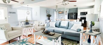 Fisherman's Paradise Camp House with Waterfront 125ft dock!