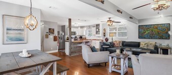 Rustic Cajun Paradise Camp House with Waterfront 125ft dock!