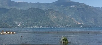 One minute to lake, fabulous views, well-equipped kitchen, & comfy beds!