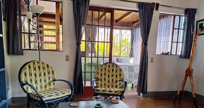 One minute to lake, fabulous views, well-equipped kitchen, & comfy beds!