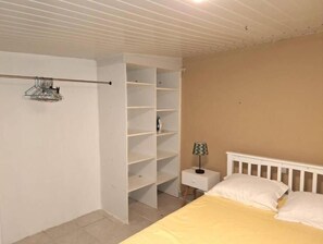 1 chambre, accès au Wi-Fi (inclus), literie fournie