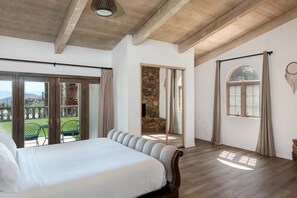 6 bedrooms, iron/ironing board, WiFi, bed sheets