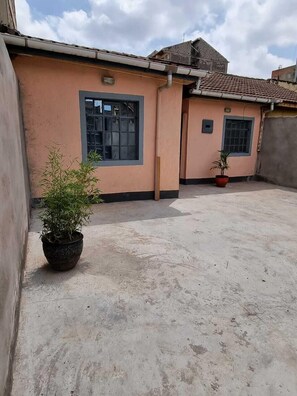 Exterior - Lux Suites 2 Bedroom Donholm Bungalow (Nairobi)