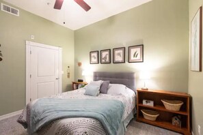 2 عدّة غرف نوم ومكواة/لوح كي وواي فاي مجانًا وملاءات أسرّة