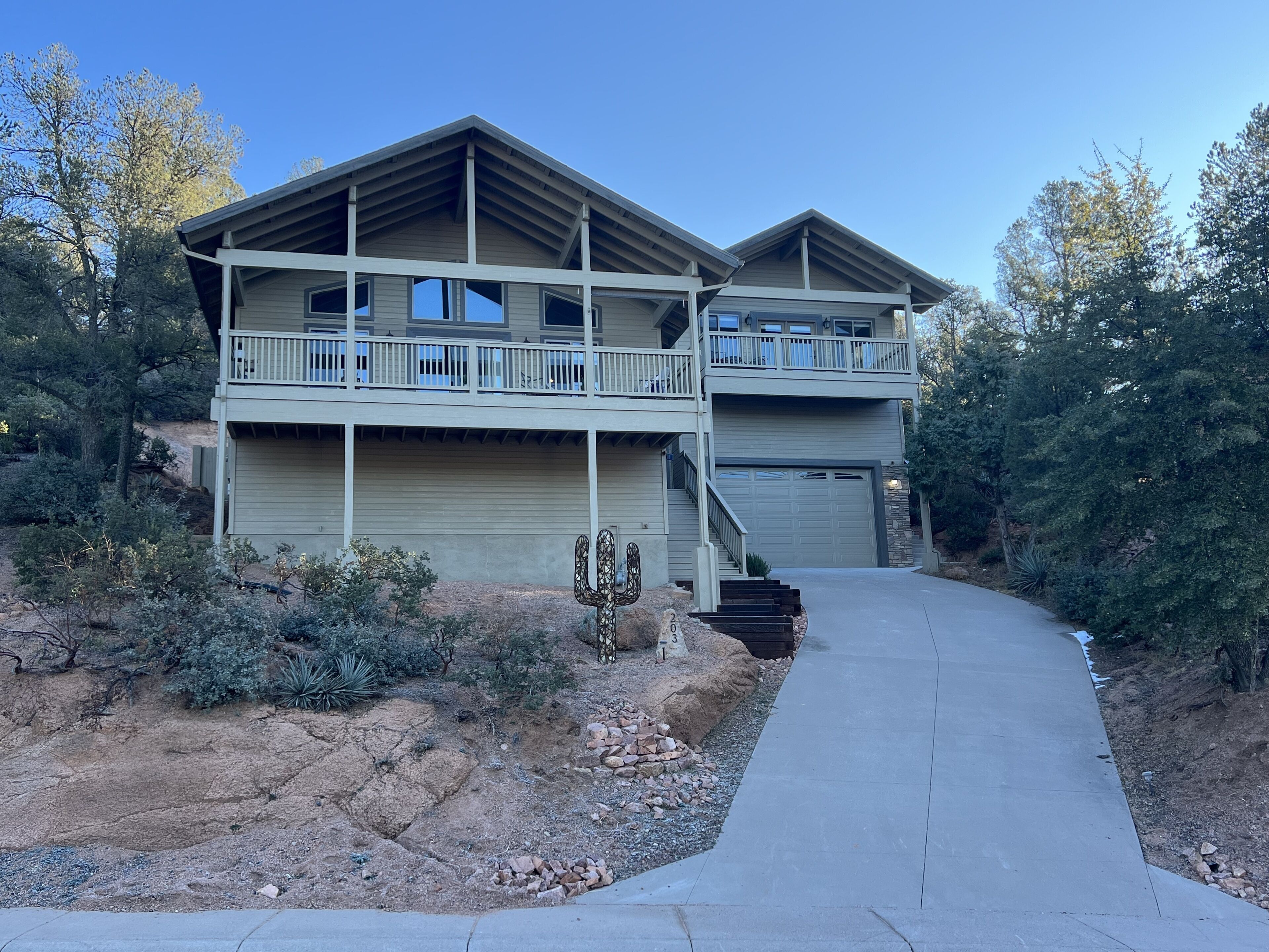 Calacasa Hill House with Exquisite Views